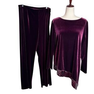 Chico’s Travelers Velvet Purple Two-Piece Set size 2/Large vaca cruise travel